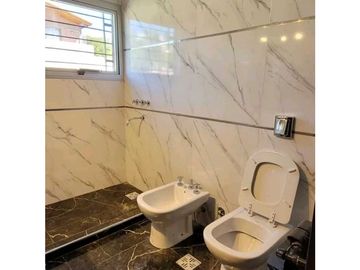 Vendo excelente casa en Barrio la cuesta con terminaciones de categorí
