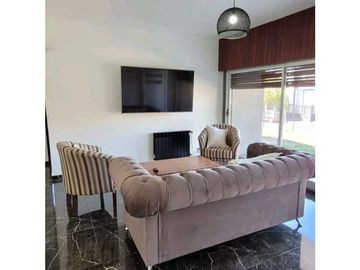 Vendo excelente casa en Barrio la cuesta con terminaciones de categorí