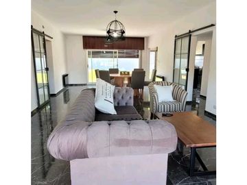 Vendo excelente casa en Barrio la cuesta con terminaciones de categorí