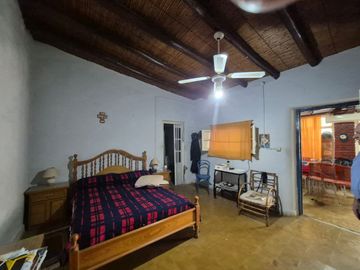 Lote y casa mixta en buen estado Chacras de Coria