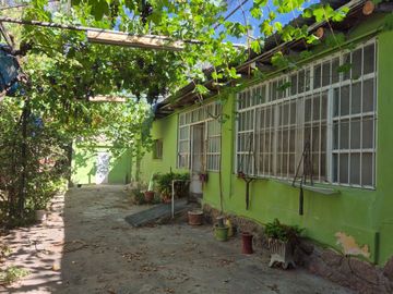 Lote y casa mixta en buen estado Chacras de Coria