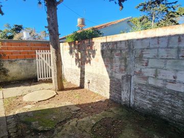 VENTA CASA  MAR DEL TUYU A METROS DEL MAR
