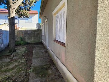 VENTA CASA  MAR DEL TUYU A METROS DEL MAR