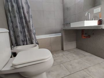 Monoambiente en Alquiler con Balcón y Parrilla