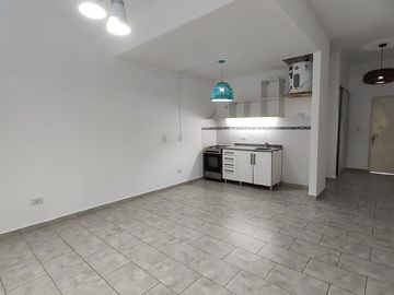 Monoambiente en Alquiler con Balcón y Parrilla