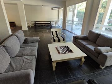 Monoambiente en Alquiler con Balcón y Parrilla