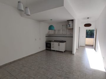 Monoambiente en Alquiler con Balcón y Parrilla