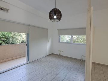Monoambiente en Alquiler con Balcón y Parrilla