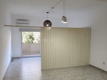 Monoambiente en Alquiler con Balcón y Parrilla