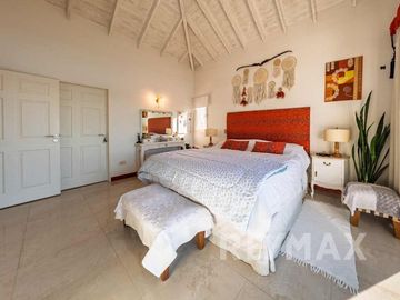 Venta Casa San isidro Labrador a la laguna amarra