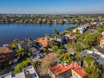 Venta Casa San isidro Labrador a la laguna amarra