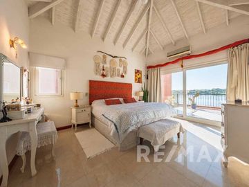 Venta Casa San isidro Labrador a la laguna amarra