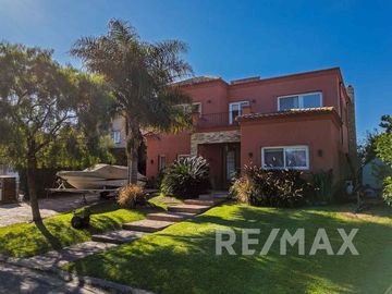Venta Casa San isidro Labrador a la laguna amarra