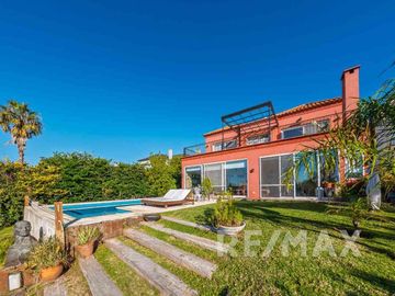 Venta Casa San isidro Labrador a la laguna amarra