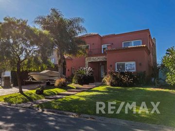 Venta Casa San isidro Labrador a la laguna amarra