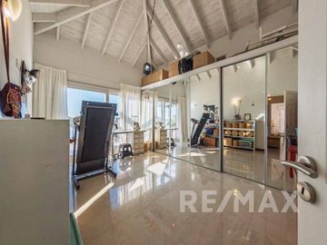 Venta Casa San isidro Labrador a la laguna amarra