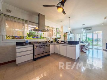 Venta Casa San isidro Labrador a la laguna amarra