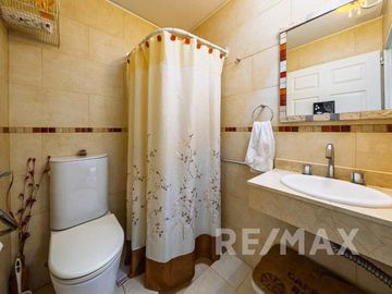 Venta Casa San isidro Labrador a la laguna amarra