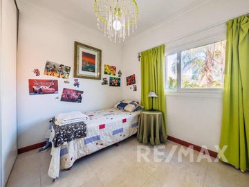 Venta Casa San isidro Labrador a la laguna amarra