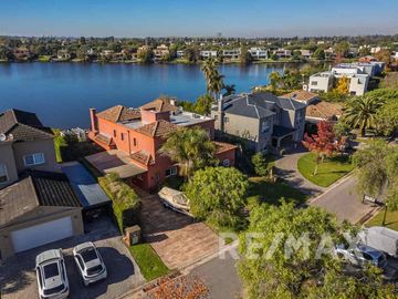 Venta Casa San isidro Labrador a la laguna amarra