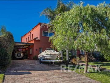 Venta Casa San isidro Labrador a la laguna amarra