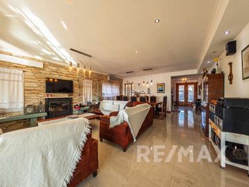 Venta Casa San isidro Labrador a la laguna amarra
