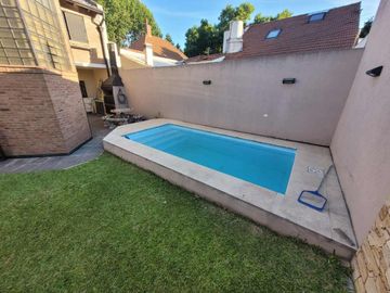 CHALET EN ZONA RESIDENCIAL EN BANFIELD OESTE 6 AMB