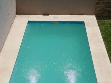 CHALET EN ZONA RESIDENCIAL EN BANFIELD OESTE 6 AMB