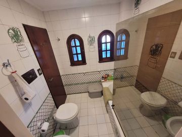 CHALET EN ZONA RESIDENCIAL EN BANFIELD OESTE 6 AMB