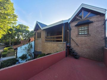 CHALET EN ZONA RESIDENCIAL EN BANFIELD OESTE 6 AMB