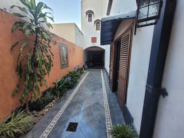CHALET EN ZONA RESIDENCIAL EN BANFIELD OESTE 6 AMB