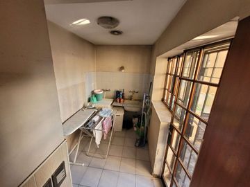 CHALET EN ZONA RESIDENCIAL EN BANFIELD OESTE 6 AMB