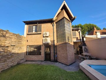 CHALET EN ZONA RESIDENCIAL EN BANFIELD OESTE 6 AMB
