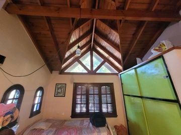 CHALET EN ZONA RESIDENCIAL EN BANFIELD OESTE 6 AMB