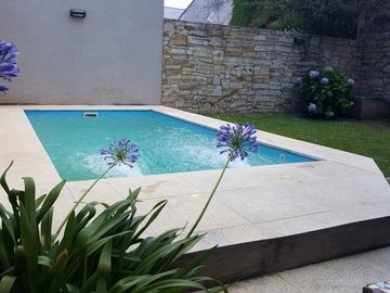 CHALET EN ZONA RESIDENCIAL EN BANFIELD OESTE 6 AMB