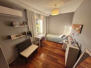 CHALET EN ZONA RESIDENCIAL EN BANFIELD OESTE 6 AMB