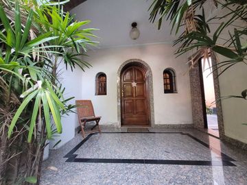 CHALET EN ZONA RESIDENCIAL EN BANFIELD OESTE 6 AMB