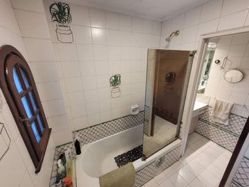 CHALET EN ZONA RESIDENCIAL EN BANFIELD OESTE 6 AMB