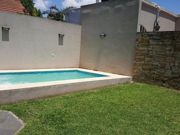 CHALET EN ZONA RESIDENCIAL EN BANFIELD OESTE 6 AMB