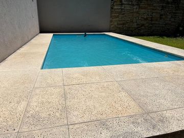 CHALET EN ZONA RESIDENCIAL EN BANFIELD OESTE 6 AMB