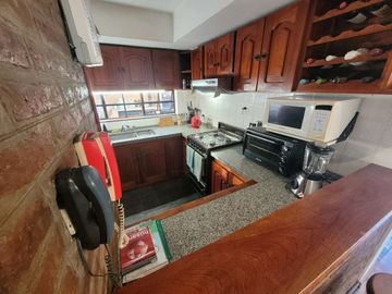 CHALET EN ZONA RESIDENCIAL EN BANFIELD OESTE 6 AMB