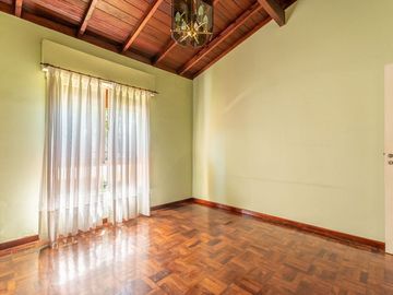 APTO CREDITO - Venta Casa 4 Amb - Villa Luzuriaga