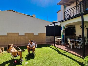 DESTACADA VIVIENDA, 5 DORMITORIOS EN CIUDAD DE MZA