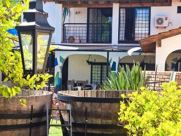 DESTACADA VIVIENDA, 5 DORMITORIOS EN CIUDAD DE MZA