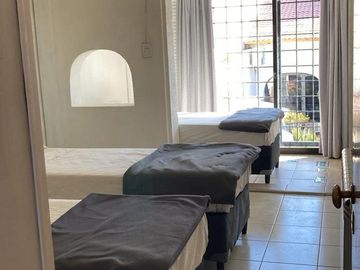 DESTACADA VIVIENDA, 5 DORMITORIOS EN CIUDAD DE MZA