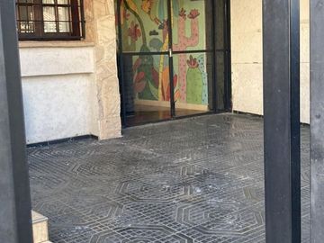 DESTACADA VIVIENDA, 5 DORMITORIOS EN CIUDAD DE MZA