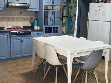 DESTACADA VIVIENDA, 5 DORMITORIOS EN CIUDAD DE MZA