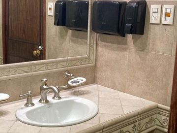 DESTACADA VIVIENDA, 5 DORMITORIOS EN CIUDAD DE MZA