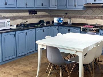 DESTACADA VIVIENDA, 5 DORMITORIOS EN CIUDAD DE MZA