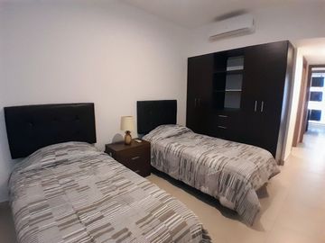 Departamento/VENTA con muebles en Vía Montejo.